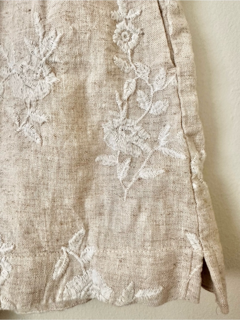 | abercrombie & fitch • taupe floral embroidered linen shorts • medium | - Picture 3 of 7